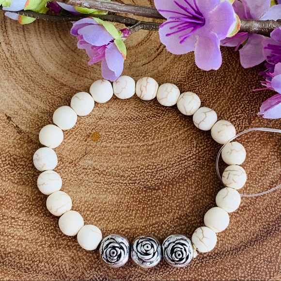 Jewelry - SALE! Natural Stone Rose Stretch Bracelet